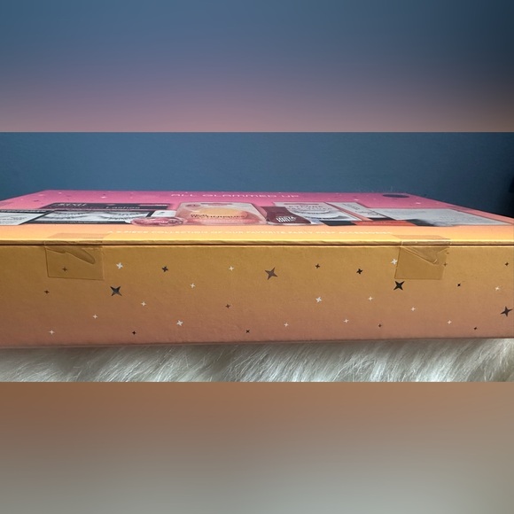 Target - All Glammed Up 9 Piece Collection of Party Prep Accessories - Picture 4 of 15